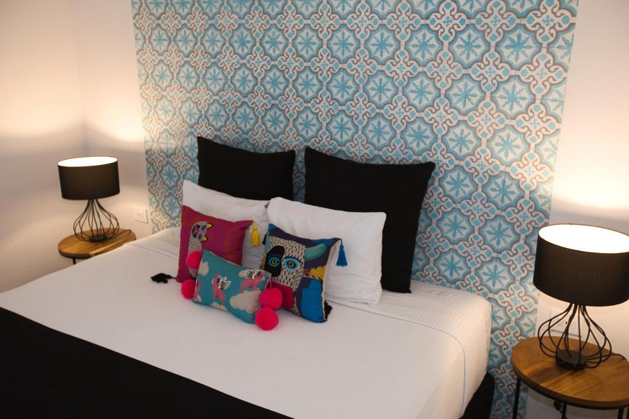 Casa Chukum Hotel Bacalar Bagian luar foto A bed with cushions