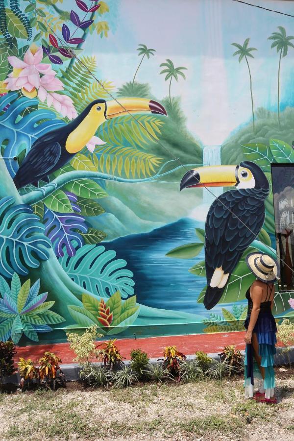 Casa Chukum Hotel Bacalar Bagian luar foto Detail of the mural