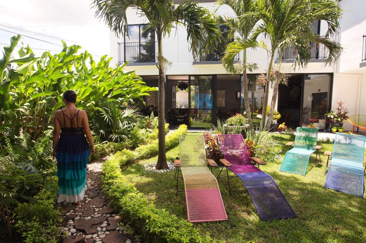 Casa Chukum Hotel Bacalar Bagian luar foto The garden at the home of artist and designer, Michael Smith