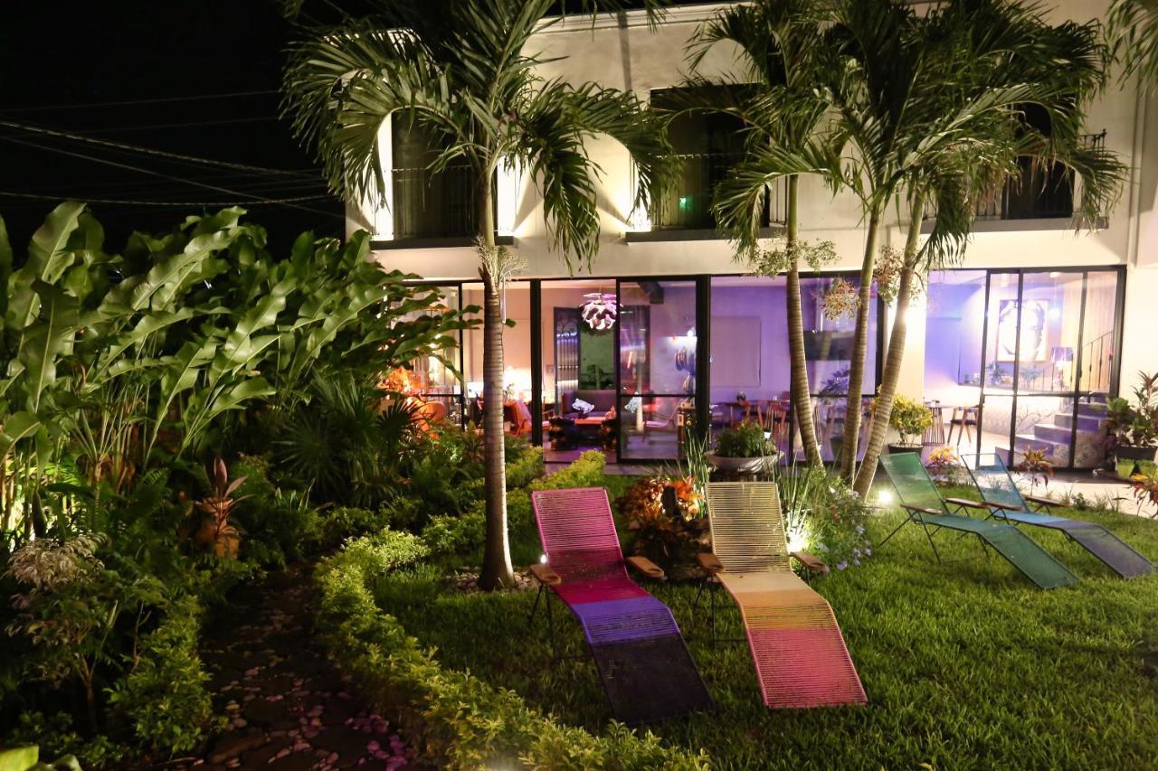 Casa Chukum Hotel Bacalar Bagian luar foto The garden at the hotel