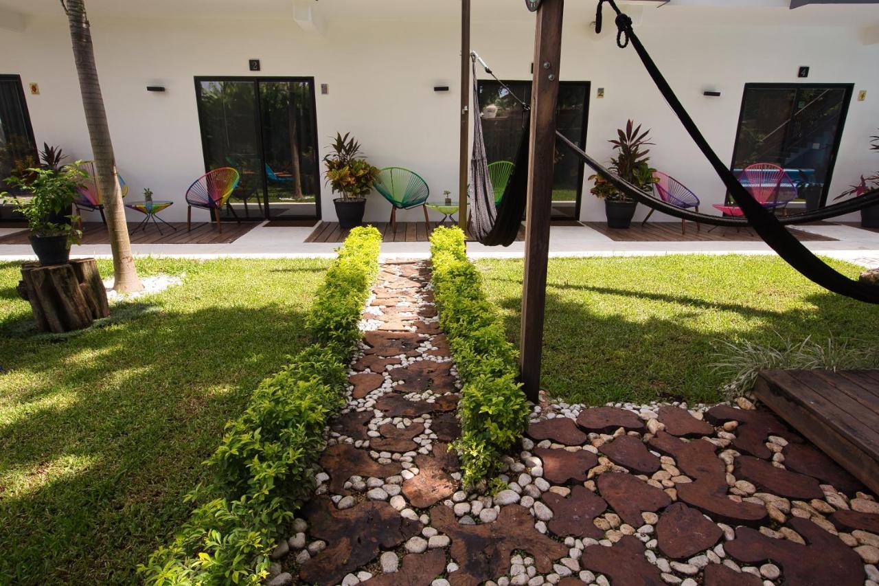 Casa Chukum Hotel Bacalar Bagian luar foto A garden in the city of Mérida, Yucatán, Mexico.